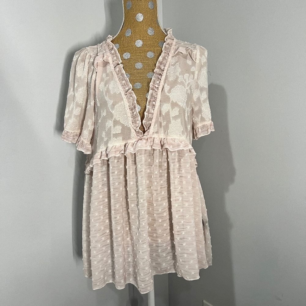 POL light pink v neck blouse size large